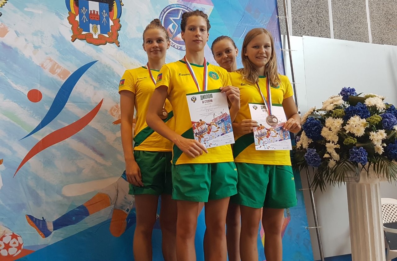 Кизий Анастасия, Масливец Алина, Пирогова Анастасия и Сорокина Анастасия в завоевали бронзовую медаль